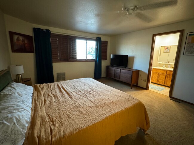 Foto del edificio - 550 Weaver Ave