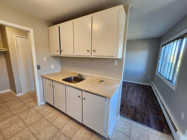 Building Photo - 15 Reading Crescent