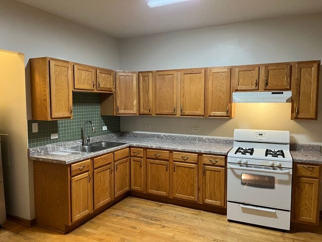 Open-plan kitchen w/ appliances - 6110 S Evans Ave