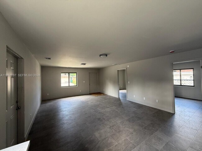 Foto del edificio - 2810 NW 9th Ct