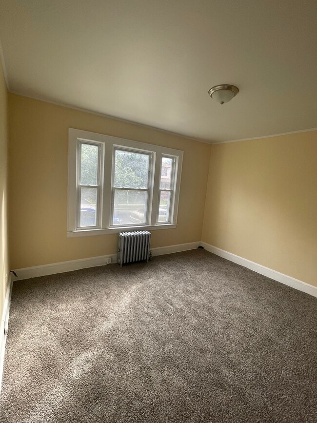 Building Photo - 17 Fleetwood Pl