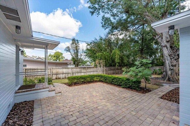 Foto del edificio - 2328 Woodbine Ave