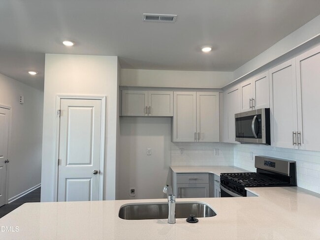 Foto del edificio - 419 Belgian Red Wy