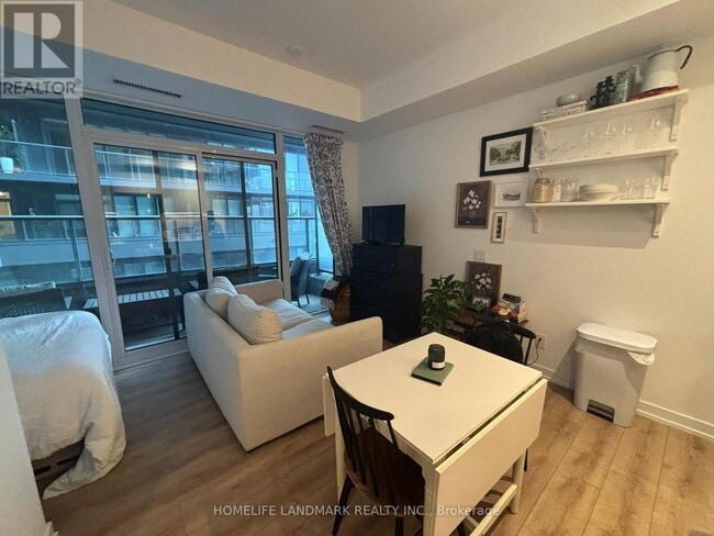 Building Photo - 500 Dupont St