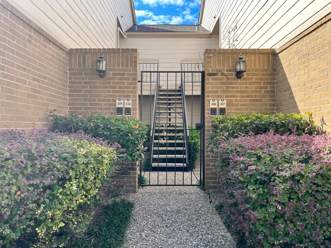 2277 S Kirkwood Rd, Houston, TX 77077 House Rental in Houston, TX