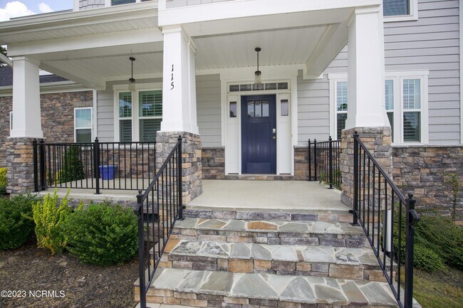 Building Photo - 115 Plantation Dr