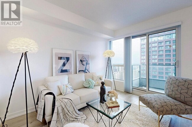 Building Photo - 395 Bloor St E