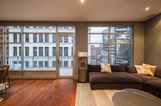 Building Photo - 301 5th Ave