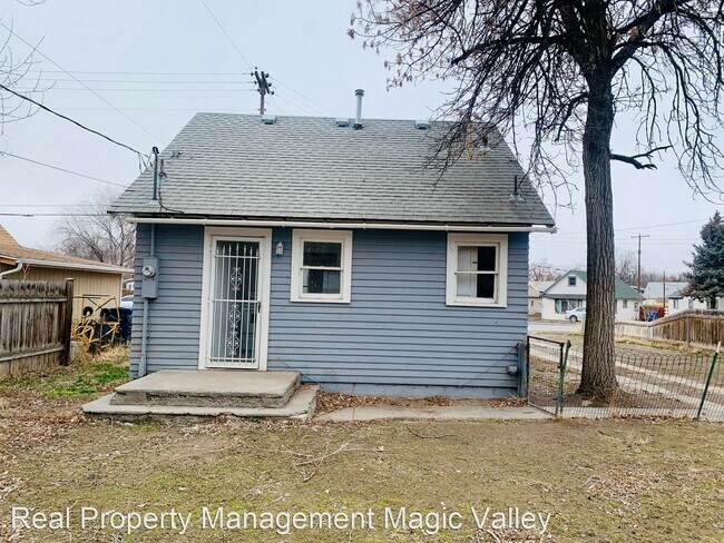 Building Photo - 2 br, 1 bath House - 740 Blue Lakes Blvd