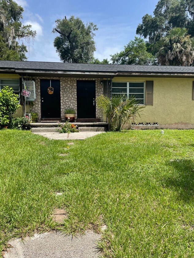 Primary Photo - 1/2 Duplex Near Downtown Deland and Stetso...