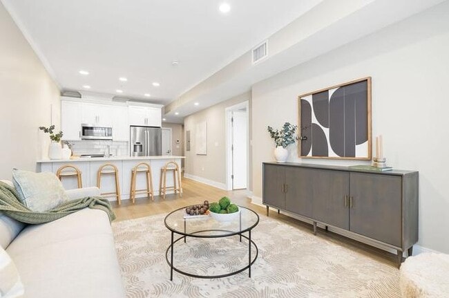 Building Photo - APARTMENT