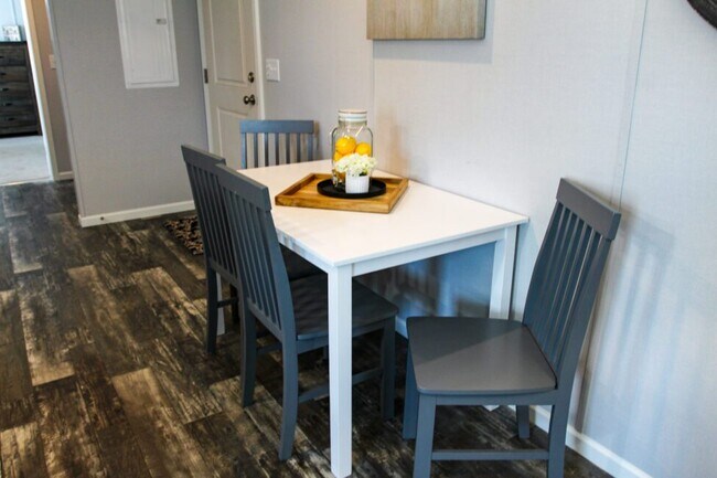 Building Photo - 123 Summit Rd