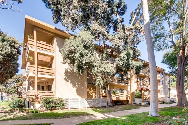 Building Photo - Fantastic 1 Bedroom Condo in Point Loma!!