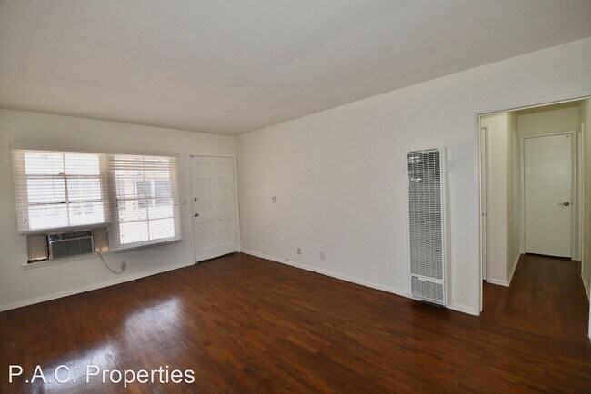 Foto del edificio - 1 br, 1 bath Apartment - 4658 Colfax Avenu...