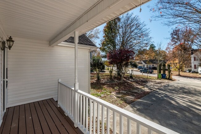 Building Photo - Ranch home in North East Raleigh: Available Now