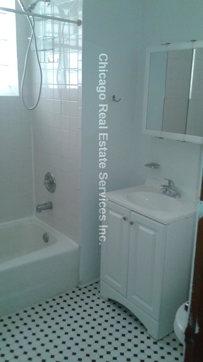 Building Photo - 1821 W Patterson Ave