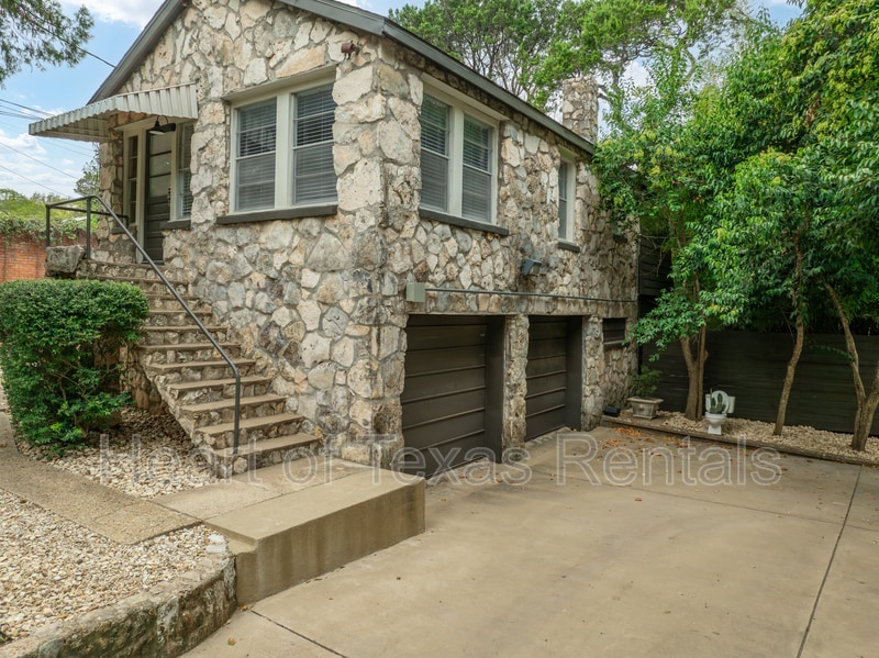411 Baker Unit A, Waco, TX 76708 Condo for Rent in Waco, TX