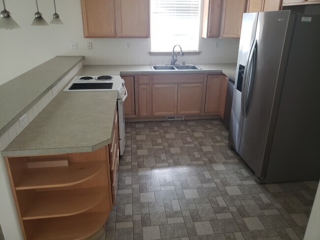 Building Photo - 4538-4520 20th Way NE