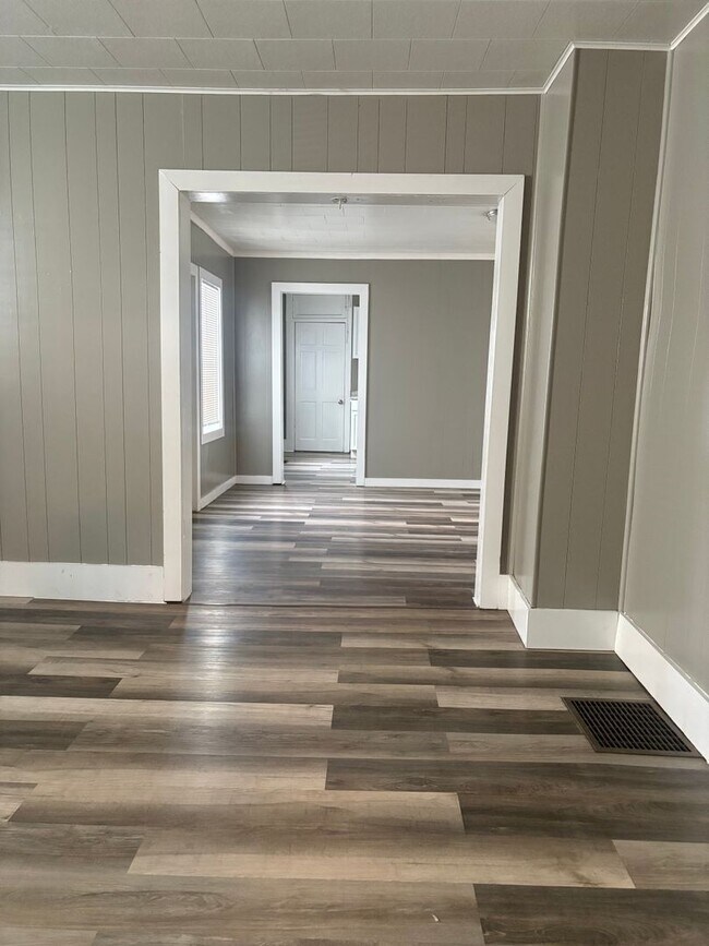 Building Photo - Newly updated two bedroom house