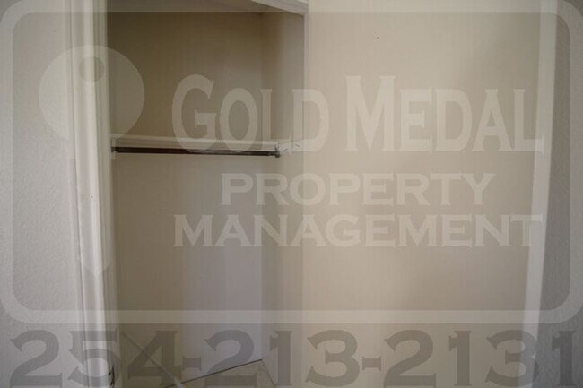 Foto del edificio - 1803 Cedarhill Dr