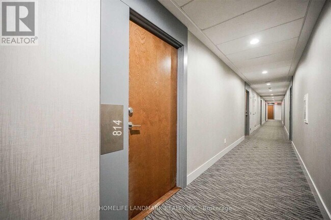 Photo du bâtiment - 2200 Lake Shore Blvd W