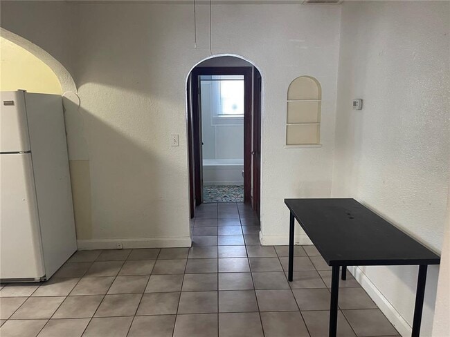 Building Photo - 1002 Drew St