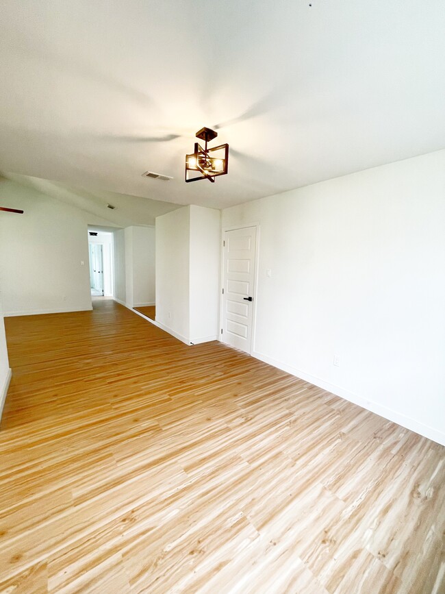 Dining Room - 7622 Westbank Ave