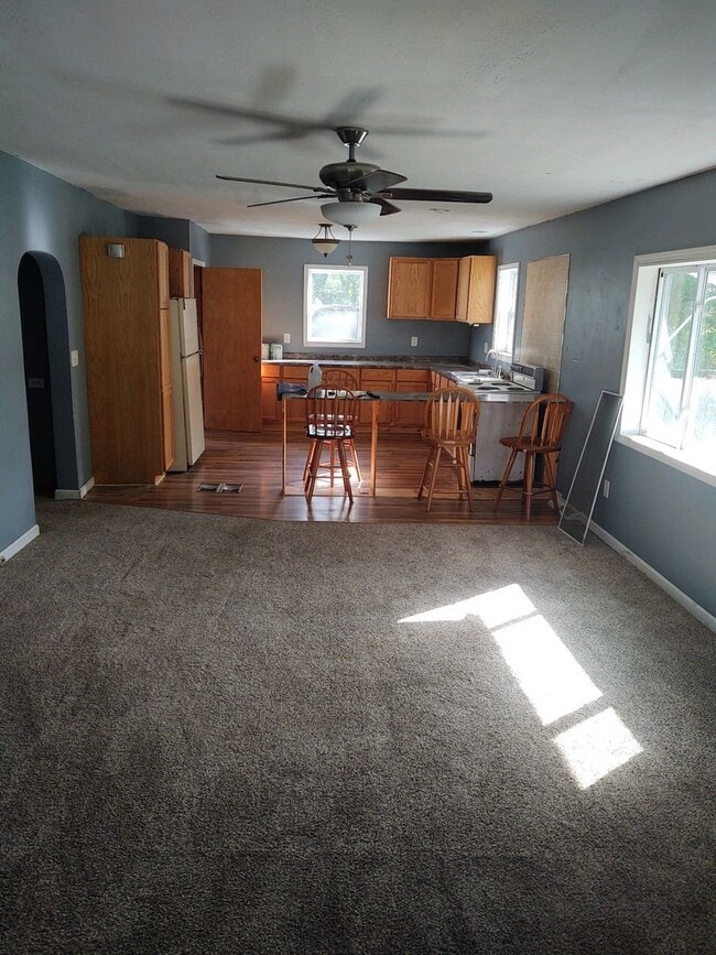 Building Photo - Adorable Home in Cadillac on Clam Lake Gre...
