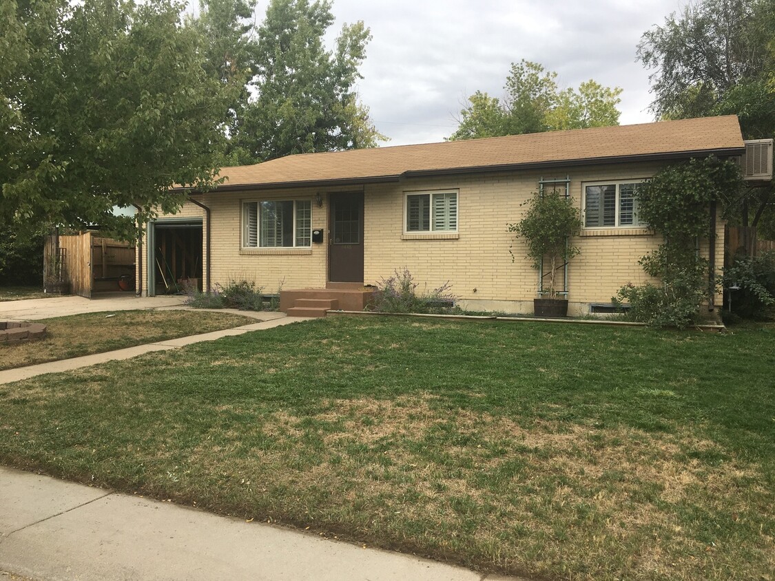 Foto principal - Beautiful 5 Bed Home for Rent in Arvada!