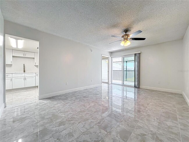 Building Photo - 802 Sky Lake Cir