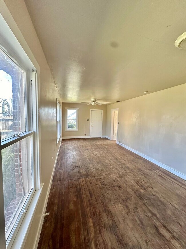 Foto del edificio - COMING MAY 2026 - Cozy 3 Bedroom Home Walking Distance to ASU Campus!