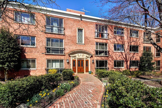 Welcome to Tatham House - 2711 Ordway St NW