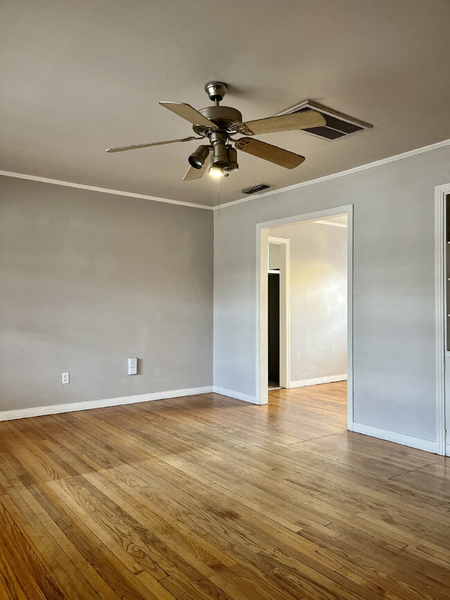 Building Photo - Spacious Home in Medical District with Extra Office Space!