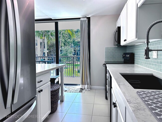 Foto del edificio - 1301 River Reach Dr