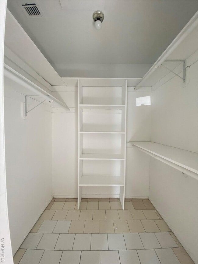 Foto del edificio - 355 Bayville Ave