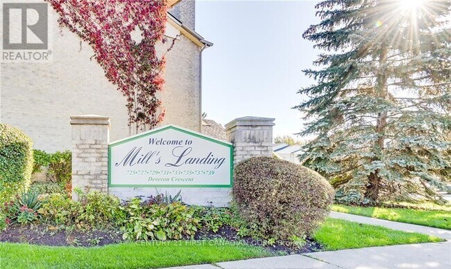 Building Photo - 725 Deveron Crescent