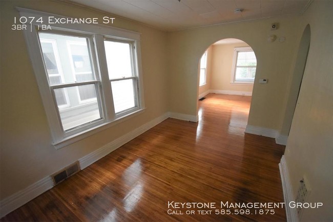 Foto del edificio - 1074 Exchange St