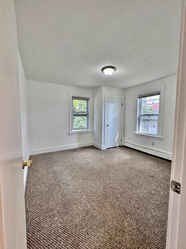 Foto del edificio - 90 Brook Rd