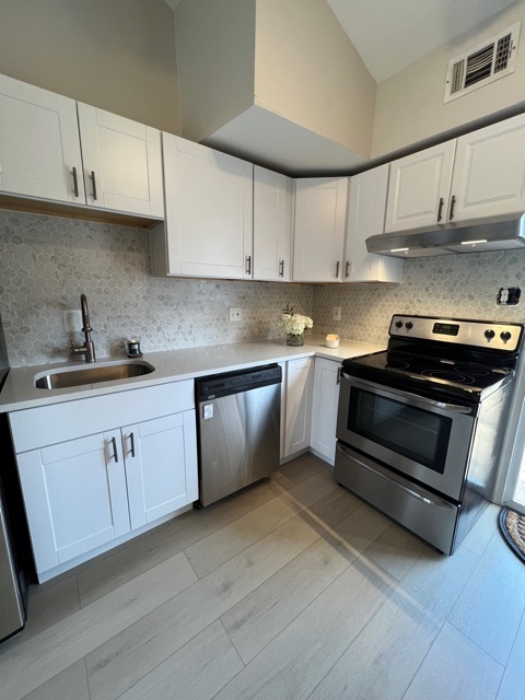 Fullu equipt kitchen appliances - 8808 Allentown Rd