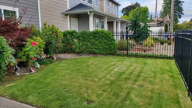 Building Photo - Charming 4 bedroom 2.5 bath Available Now!!
