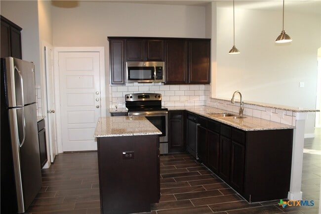 Building Photo - 502 Creekside Frst