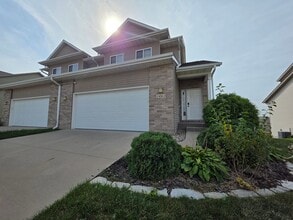 Building Photo - 1463 Palisades Dr