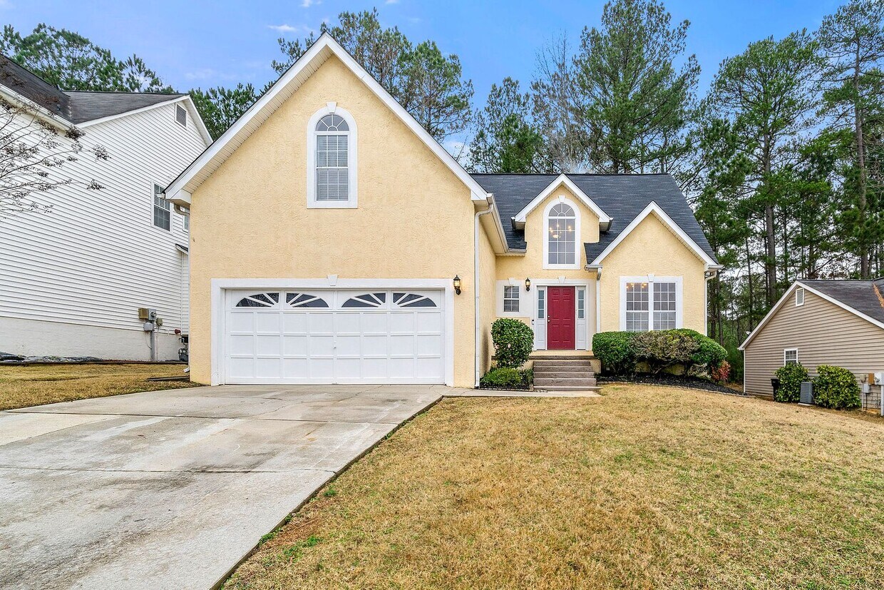 Foto principal - Live in Comfort & Style – 4BR Home with De...