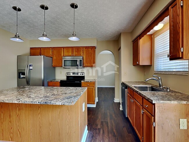 Building Photo - 160 Simsbury Ct