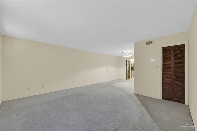 Foto del edificio - 19 S 5th St