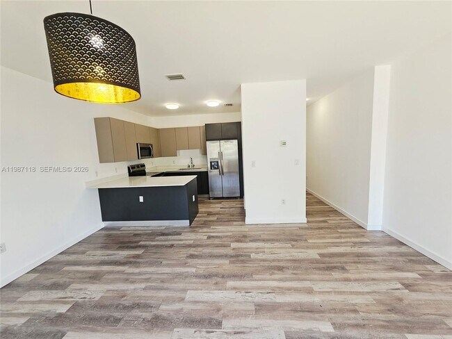 Foto del edificio - 127 NE 184th Terrace