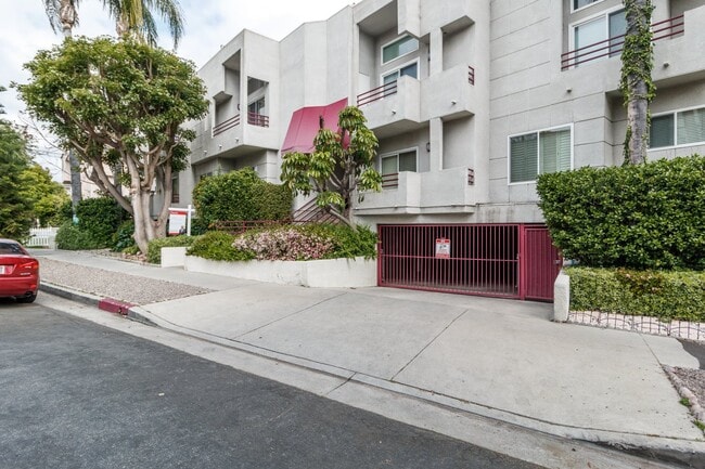 Building Photo - 14631 Dickens St