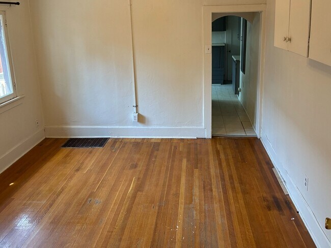 Foto del edificio - 921 Princeton Ave S