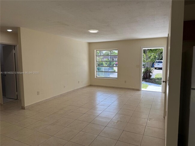 Foto del edificio - 19373 NW 28th Ct