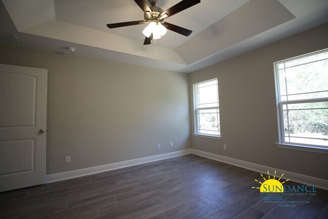 Building Photo - Stunning 3 Bedroom Home in Gulf Breeze